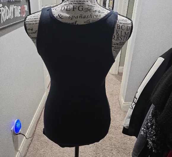 Black Fitted Graphic Sleeveless Tank Top - Picture 2 of 4